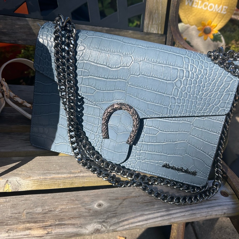 Elegant Blue Croc-Embossed Chain Bag